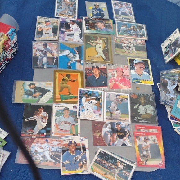 Assorted Baseball Trading Cards - Picture 1 of 3
